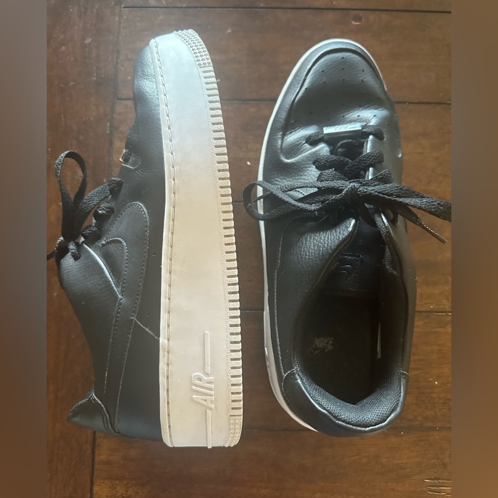 Nike Women’s Air Force 1 Sage Low